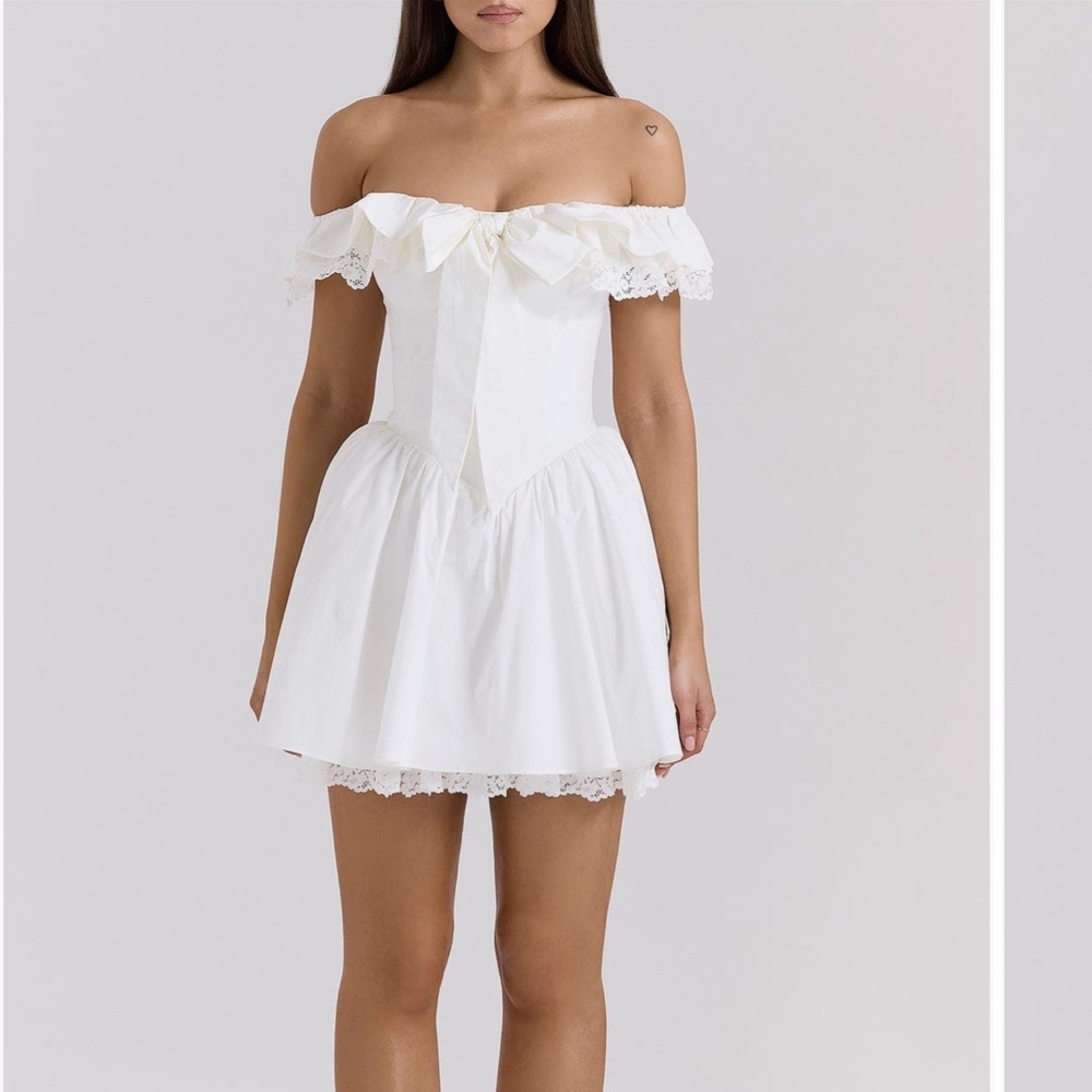 JADE OFF THE SHOULDER MINI DRESS HOUSE OF CB size small